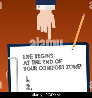 Écrit remarque montrant la vie commence à la fin de votre zone de confort. Photo d'affaires mettant en vedette Faire des changements évoluer grandir hu main pointant vers le bas pour l'analyse Banque D'Images