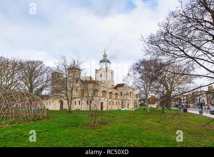 Vue de l'extérieur de la cathédrale anglicane Portsmouth (Cathédrale de l'église de St Thomas de Canterbury), vieille Porstmouth, Hampshire, Royaume-Uni Banque D'Images