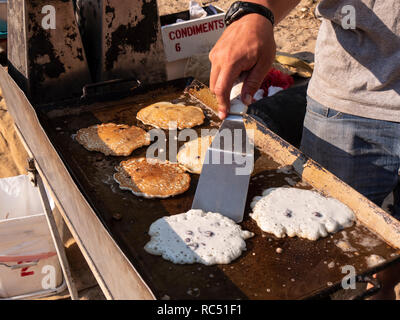 Des crêpes sur la plaque, gamme Creek camping, Canyon gris au nord de Green River, dans l'Utah. Banque D'Images