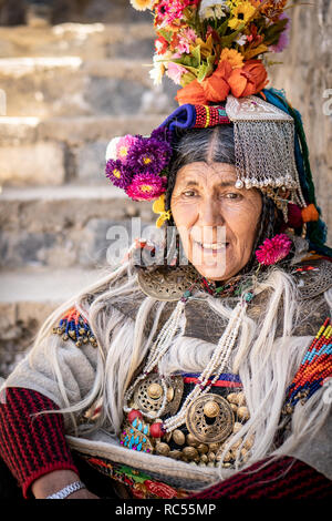 Le Ladakh, Inde - le 29 août 2018 : Portrait d'une femme âgée en costume traditionnel au Ladakh, Inde. Rédaction d'illustration. Banque D'Images