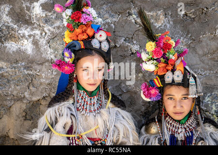 Le Ladakh, Inde - le 29 août 2018 : les jeunes filles autochtones en costumes traditionnels au Ladakh, Inde. Rédaction d'illustration. Banque D'Images