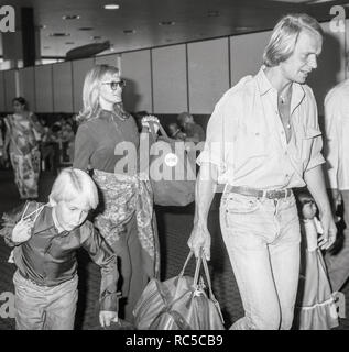 L'acteur américain David Soul avec sa famille en arrivant à l'aéroport de Heathrow en septembre 1979. Banque D'Images