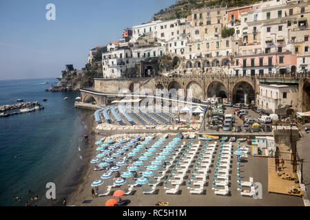 Côte d'Amalfi, Italie - 16 juin 2017 : vue sur la plage de Maiori, côte amalfitaine, Italie Banque D'Images