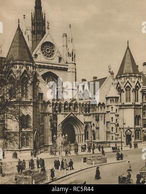 'Royal Courts of Justice à partir d'une fenêtre à l'angle de l'Essex Street', c1935. Organisateur : Donald McLeish. Banque D'Images