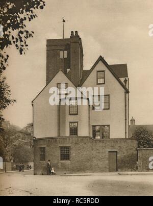 'Canonbury Tower, un vieux manoir transformé en un club social', c1935. Organisateur : Donald McLeish. Banque D'Images