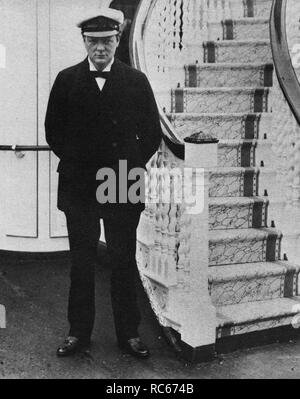 Winston Churchill à bord du yacht royal 'Victoria et Albert', au Spithead Naval Review, 9 juillet 1912 Banque D'Images