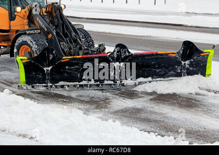 Helsinki, Finlande - 9 janvier 2019 : l'enlèvement de la neige avec Volvo L50G chargeuse compacte à Helsinki le chasse-neige à cheval un jour de l'hiver, détail. Banque D'Images