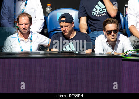 Melbourne, Australie. 14 Jan, 2019. Tennis : l'Australie s'ouvrir. Rainer Schüttler (l-r), l'entraîneur d'Angelique Kerber, physiothérapeute Andre Kreidler et manager Thron Aljosha s'asseoir dans la case du joueur. Crédit : Frank Molter/dpa/Alamy Live News Banque D'Images