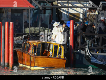 Venise, Italie. Jan 11, 2019. L'acteur John Malkovich pendant le tournage du film "Le nouveau pape" par Paolo Sorrentino à Venise en Canal Grande agence Photo Credit : indépendante/Alamy Live News Banque D'Images