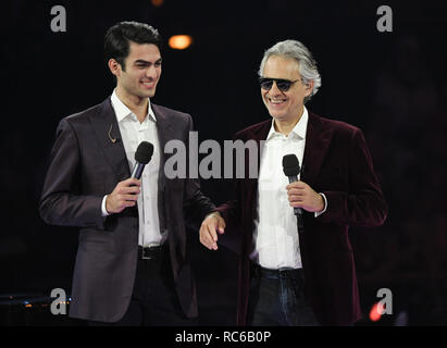 Berlin, Allemagne. Jan 12, 2019. Schlagerchampions - La grande partie des meilleurs, spectacle dans le premier. Andrea Bocelli et Matteo sur scène. Credit : Jens Kalaene Zentralbild-/dpa/ZB/dpa/Alamy Live News Banque D'Images