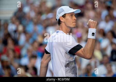 Melbourne, Australie. 14 Jan, 2019. Tomas Berdych République tchèque célèbre après le premier tour du tournoi match contre Kyle Edmund de la Grande-Bretagne à l'Open d'Australie 2019 à Melbourne, Australie, 14 janvier 2019. Tomas Berdych a remporté 3-0. Xinhua/Hu Jingchen Banque D'Images