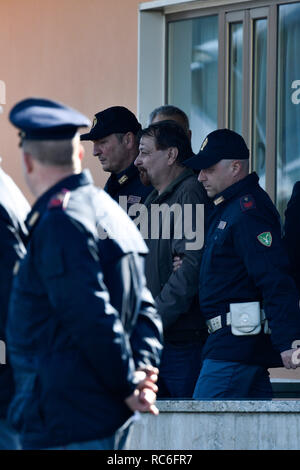 Rome, Italie. 14 Jan, 2019. Rome, l'arrivée à l'aéroport Ciampino par Cesare Battisti. Agence Photo crédit : indépendante/Alamy Live News Banque D'Images