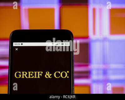 Kiev, Ukraine. 14 Jan, 2019. Greif, Inc. Le logo de la société vu affichée sur un téléphone intelligent. Crédit : Igor Golovniov SOPA/Images/ZUMA/Alamy Fil Live News Banque D'Images