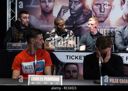 Londres, Royaume-Uni. 14 janvier, 2019. Poids mi-Surrey Jake Ball (arrière gauche) apparaît à la conférence de presse pour une carte à la boxe Matchroom 02 le 2 février où il se battra Craig Richards dans un 10 X 3 min Light-Heavyweight concours. Credit : Mark Kerrison/Alamy Live News Banque D'Images