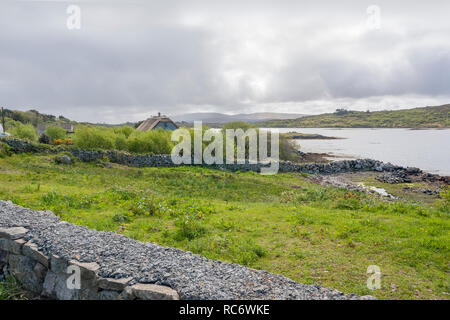 Vue magnifique au bord de l'eau autour dans le Connemara, un district en Irlande Banque D'Images