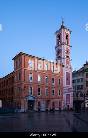 Palais Rusca Rusca (Palace) à l'aube dans la ville de Nice en France, construit en 1775 comme caserne, converti en une annexe du Palais de Justice Banque D'Images