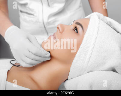 Portrait woman face lifting en procédure , peau de levage Banque D'Images