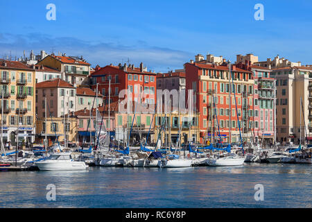 France, ville de Nice, vacances builaings à Port Lympia, voiliers et yachts sur la côte d'Azur - Côte d'Azur Banque D'Images