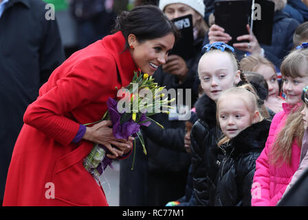 La duchesse de Sussex visite une nouvelle sculpture sur la place Hamilton pour marquer le 100e anniversaire de la mort du poète de guerre Wilfred Owen, lors d'une visite à Birkenhead. Banque D'Images