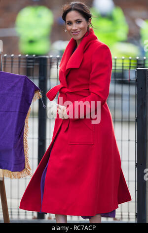 La duchesse de Sussex visite une nouvelle sculpture sur la place Hamilton pour marquer le 100e anniversaire de la mort du poète de guerre Wilfred Owen, lors d'une visite à Birkenhead. Banque D'Images