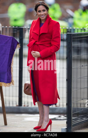 La Duchesse de Sussex visites une nouvelle sculpture à Hamilton Square à l'occasion du 100e anniversaire de la guerre OwenÕs poète Wilfred, mort au cours d'une visite à Birkenhead. Banque D'Images