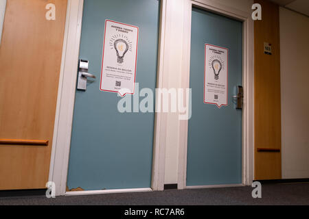 Portes d'accès aux chambres de l'hôtel Ibis, Barcelone, ​​Spain Banque D'Images