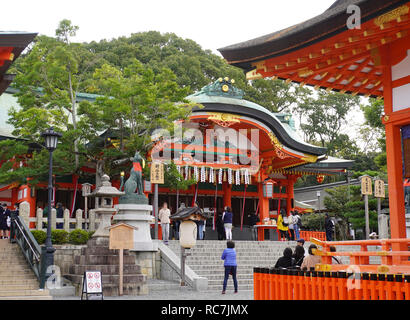 Le Japon, Kyoto, Fushimi Inari Taisha est le chef de culte du dieu Inari, situé dans le quartier de Fushimi, à Kyoto, au Japon. Le sanctuaire se trouve à la base d'un moun Banque D'Images