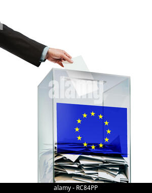 Droit de vote en papier dans la boîte de scrutin clair avec drapeau européen. Banque D'Images
