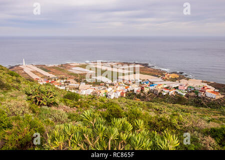 Vue aérienne sur Punto de Hidalgo sur la côte nord-ouest de Tenerife, Canaries, Espagne Banque D'Images