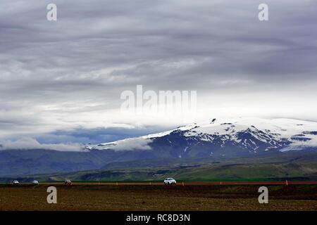 Ring road à proximité de Sólheimasandur, Solheimasandur, derrière, Suðurland Eyjafjallajökull, Sudurland, Sud de l'Islande, Islande Banque D'Images