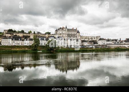 Vieille ville avec le château et la Loire, Amboise, Département Indre-et-Loire, région Centre, France Banque D'Images