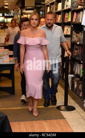 Vicky Pattison fait la promotion de son nouveau livre "Le vrai moi' à Waterstone's dans le centre commercial de Bluewater Kent en vedette : Vicky Pattison Où : Kent, Royaume-Uni Quand : 03 août 2016 Crédit : Steve Finn/WENN Banque D'Images