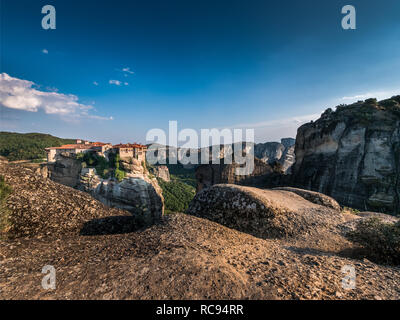 Légendaire, célèbre point de vue des anciens monastères et pittoresque vallée à couper le souffle et monument canyon de météores, Grèce Banque D'Images