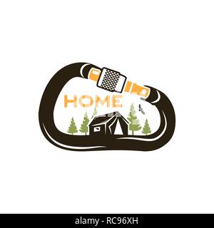 La faune Camping Badge. L'escalade et de l'emblème d'aventure en forêt en silhouette style rétro. Doté d''arbres, tente et Eagle à l'intérieur du mousqueton. Logo vectoriel Stock randonnées isolated on white Illustration de Vecteur