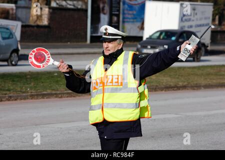 Vérifier la vitesse de marathon la police en Rhénanie du Nord-Westphalie, le 10 février 2012, photocall, début d'une campagne à long terme Banque D'Images