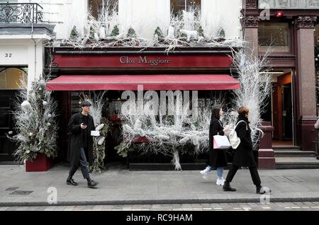 Clos Maggiore Français primé restaurant extérieur avec branches blanc décorations de Noël à Covent Garden London England UK KATHY DEWITT Banque D'Images