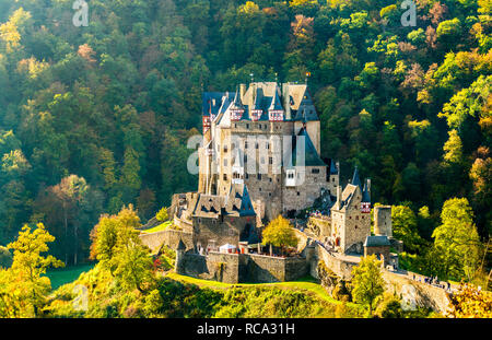 Château d'Eltz en automne. Allemagne Banque D'Images