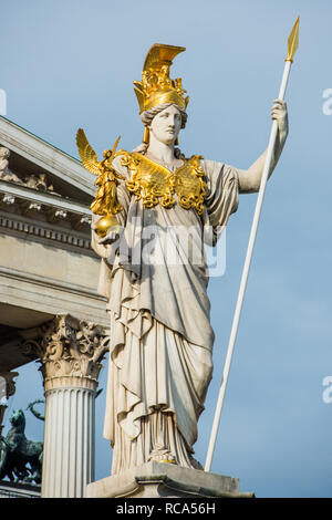 Pallas Athéna statue au bâtiment du parlement autrichien, Vienne, Autriche. Banque D'Images