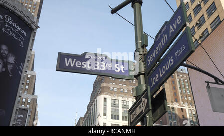 Plaque de rue sur la 7ème Avenue et la 33e rue à Manhattan New York - NEW YORK / USA - 4 DÉCEMBRE 2018 Banque D'Images