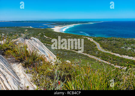 Vue depuis le Parc National de la rivière Fitzgerald le long de la côte vers l'ouest de l'Australie du Sud Hopetoun, Banque D'Images