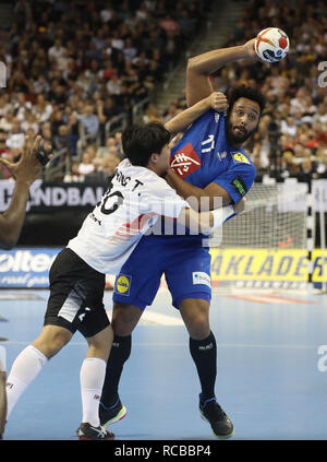 Berlin, Allemagne. 14Th jan 2019. Timothey N'Guessan (Français) et Tan Kang (Corée) au cours de l'IHF Championnat du monde masculin 2019, Groupe d'un match de hand entre France et République de Corée le 14 janvier 2019 à Mercedes-Benz Arena de Berlin, Allemagne - Photo Laurent Lairys / DPPI Crédit : Laurent Locevaphotos Lairys/agence/Alamy Live News Banque D'Images