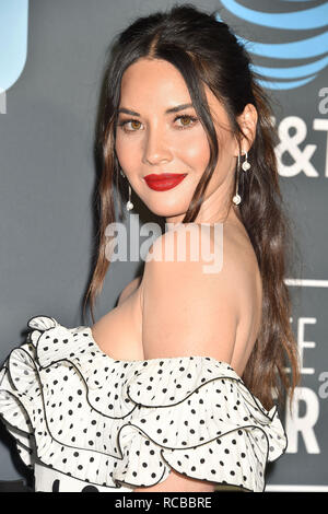 SANTA MONICA, CA - le 13 janvier : Olivia Munn arrive à la 24e conférence annuelle de l'Critics' Choice Awards assiste à la 24e édition du Critics' Choice Awards au Barker Hangar le 13 janvier 2019 à Santa Monica, en Californie. Crédit : Jeffrey Mayer/Alamy Live News Banque D'Images