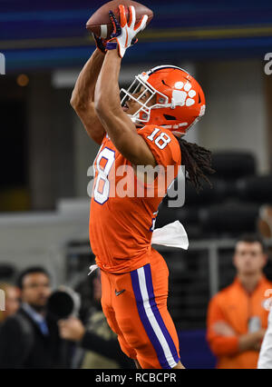 29 décembre 2018, Arlington, TX...Clemson récepteur, T.J. Chase (18), en action à la NCAA football Cotton Bowl entre le Clemson Tigers et le Notre Dame Fighting Irish chez AT&T Stadium à Arlington, TX. (Photographe complète absolue et de la société Calomeni Crédit : Joe / MarinMedia.org / Cal Sport Media) Banque D'Images