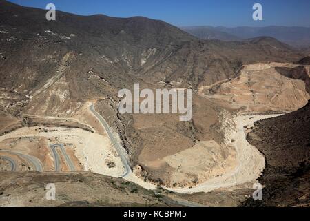 Paysage du sud du Dhofar, Jabal al-Qamar, Oman, Péninsule Arabique, au Moyen-Orient, en Asie Banque D'Images