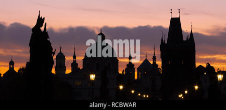 - Le pont Charles Praghe le matin. Banque D'Images