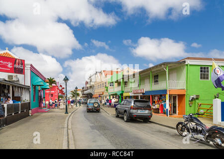 KRALENDIJK, BONAIRE- 18 décembre 2015 : Être au sud de la ceinture des ouragans et en raison de la brise constante, les températures et le peu de pluie, Bonaire est Banque D'Images