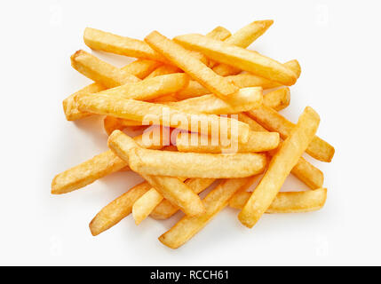 Coupe longue de frites en vue de mise à plat sur fond blanc. Banque D'Images