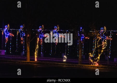 Holmdel Township, États-Unis - 20 novembre 2018 : PNC Bank Arts Center Les lumières de Noël montrant Lords un sautant, au large de la Garden State Parkway Banque D'Images