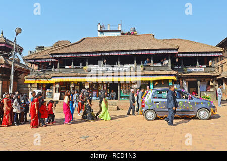 Mariage défilé dans la rue de Bhaktapur, Népal Banque D'Images