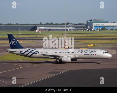 Airbus A321-111 F-GTAE Air France (6881526816) à l'aéroport d'Amsterdam termac Pic2. Banque D'Images